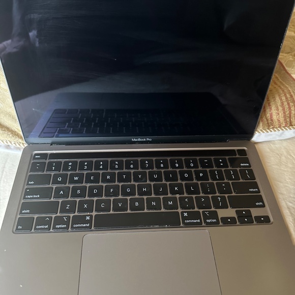 Apple MacBook Pro (13-inch, 2020, Four Thunderbolt 3 ports) - Picture 2 of 3